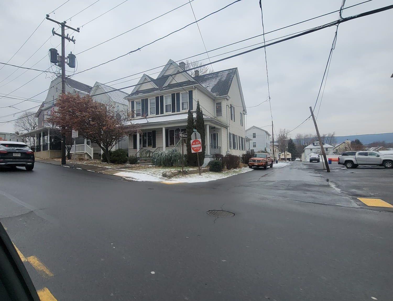 204 S Main St, Taylor, PA 18517 Zillow