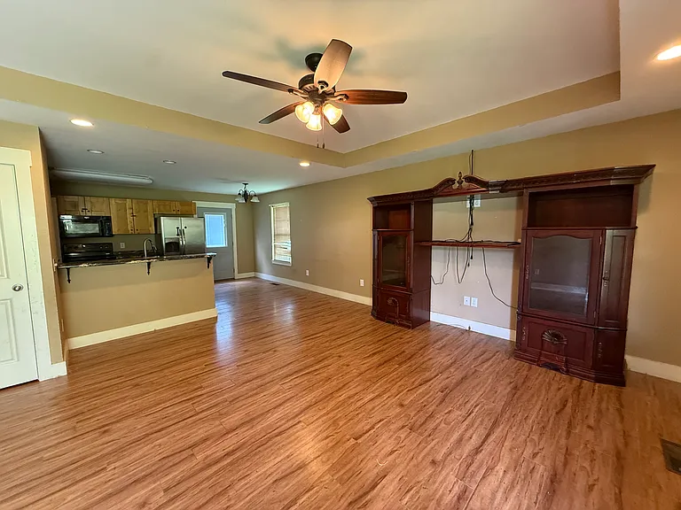 1403 Louise St NE — Photo 3