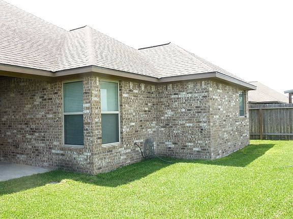 3rd image of 613 N Mason Cir