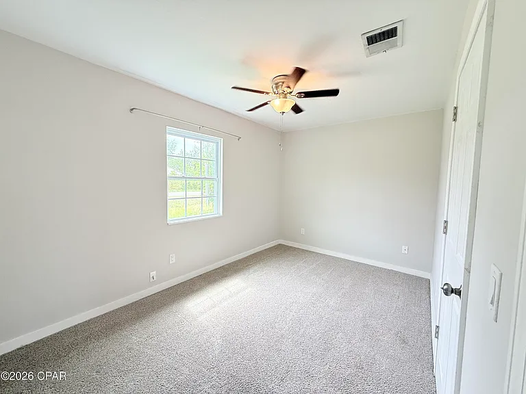 175 N Berthe Ave — Photo 29