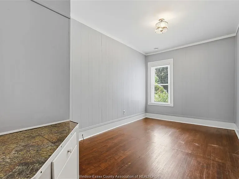 82 Pearl St W — Photo 11