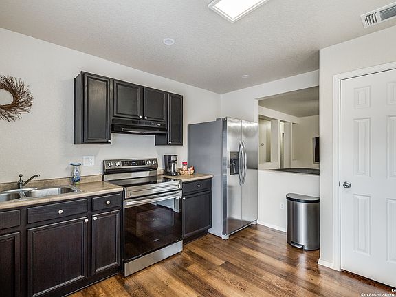 3rd image of 9914 Sungate Park