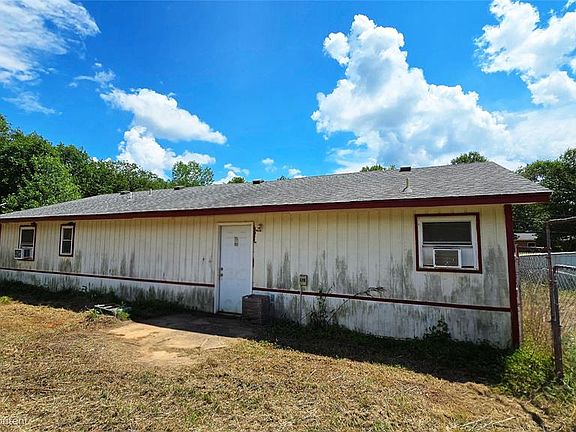 3rd image of 15421 S Hickory Ln
