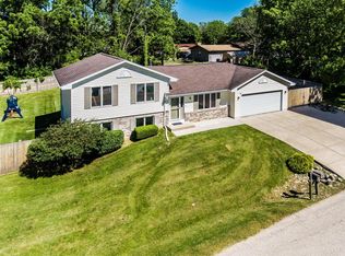 N3348 Narcissus Rd, Lake Geneva, WI 53147