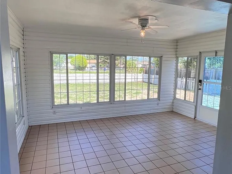 9103 Whitman Ln — Photo 5