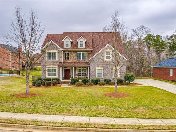 3rd image of 209 Fannin Ln