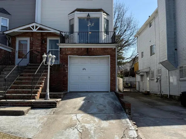 121 Rockne St, Staten Island, NY 10314
