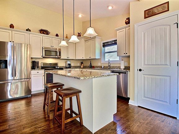 5th image of 837 E Shakespeare Dr