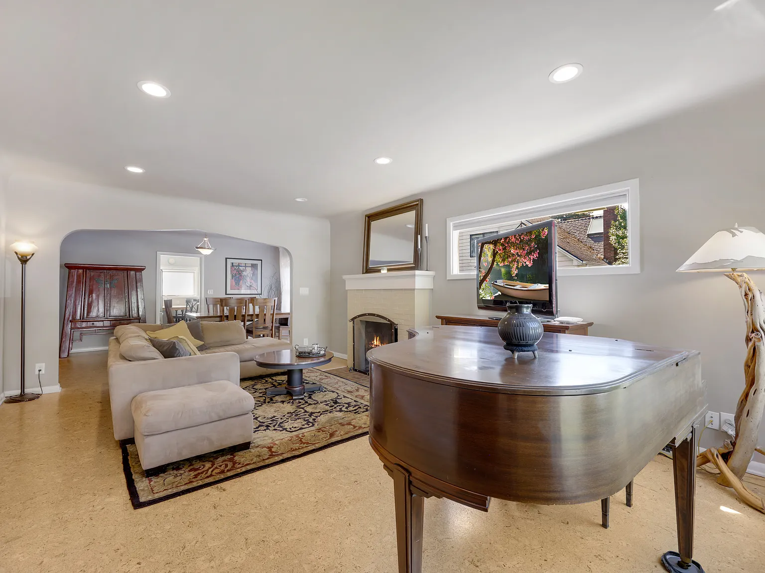 3 bed, 2.5 bath, 2912 sqft, $4,000 — Photo 2
