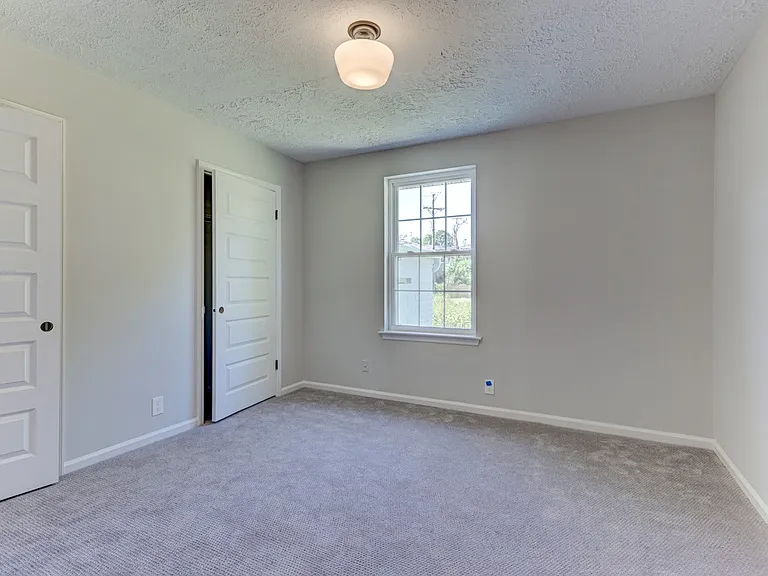 2326 Brittany Dr — Photo 5