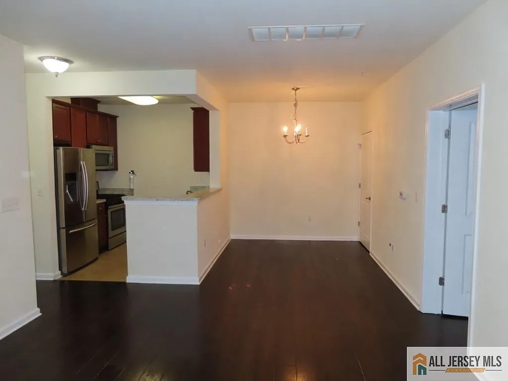 2 bed, 2.0 bath, 1150 sqft, $2,550 — Photo 3