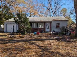 917 Plaza Dr, Salina, KS 67401