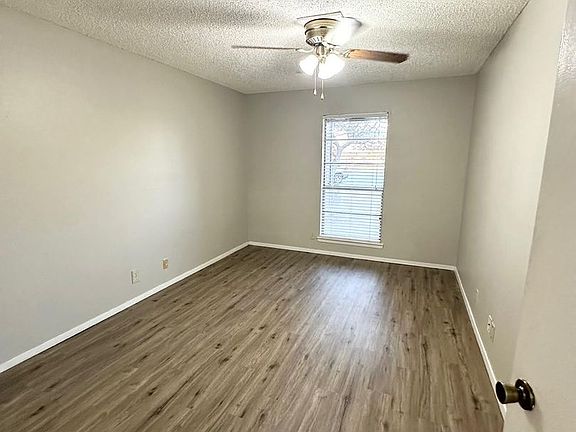 4th image of 4808 Country Club Dr APT B