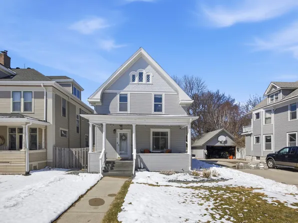 429 7th St S, Moorhead, MN 56560