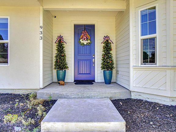 3rd image of 933 Monica Way