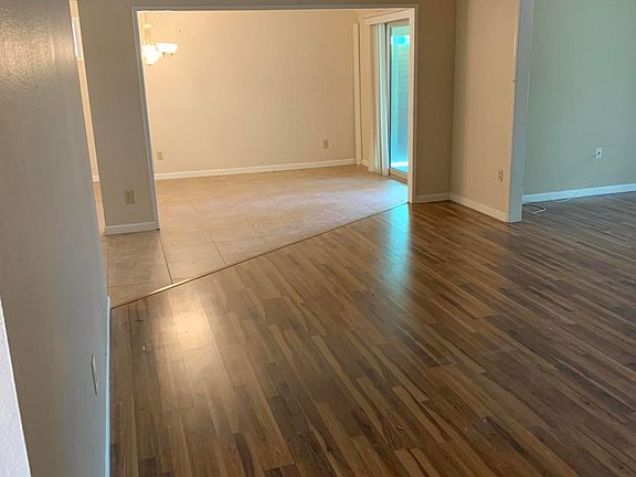 4th image of 18018 N Willowbrook Dr