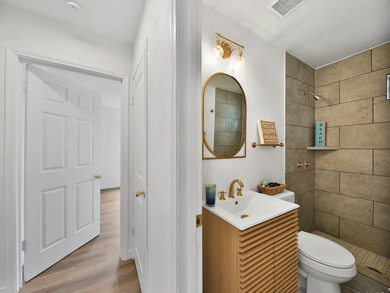 127 Burke Ave — Photo 6