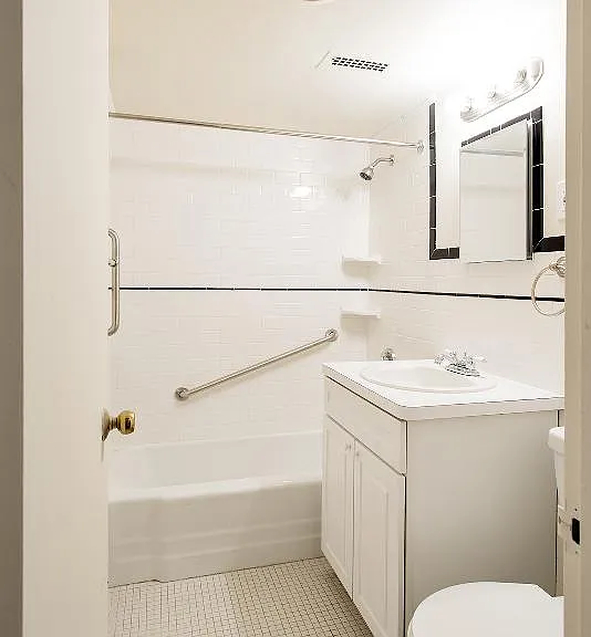 101 Monmouth St #406 — Photo 2