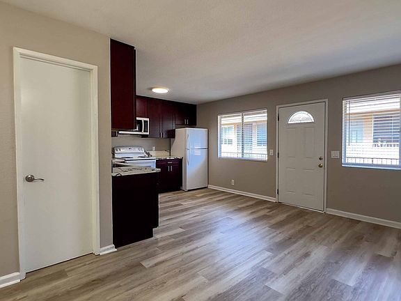 4th image of 4960-4970 Auburn Dr #4968-04