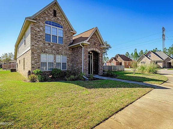 3rd image of 528 Palm Breeze Dr