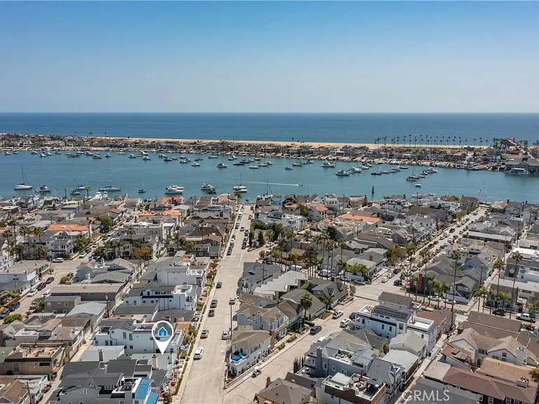 216 Collins Ave — Photo 24