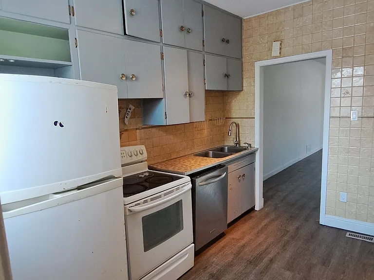 1428 Queen St — Photo 11