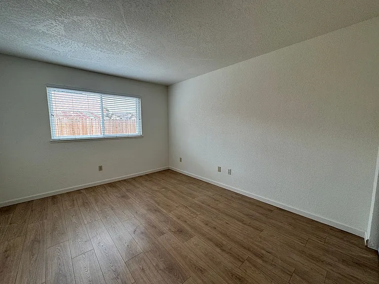 2047 Deauville Dr — Photo 20