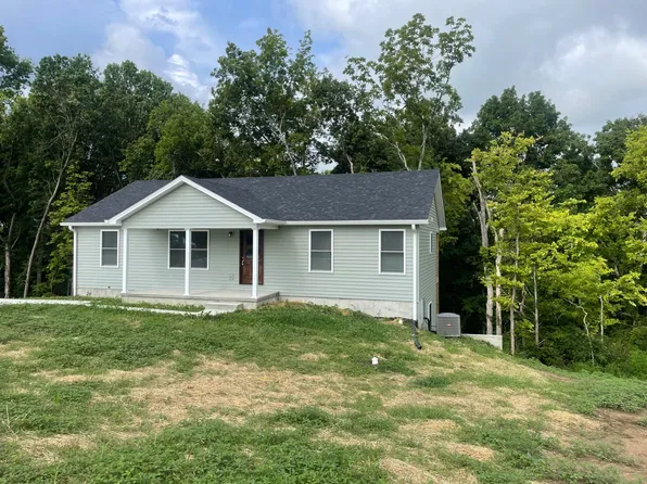 56 Cedarwood Dr, Lancaster, KY 40444