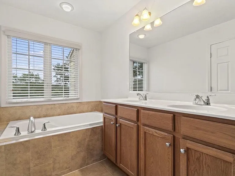 205 Monroe Point Dr — Photo 9