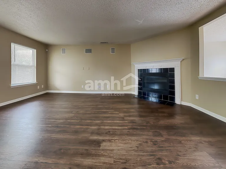 2300 Shadowbrook Dr — Photo 5