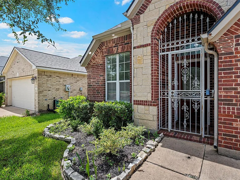 6907 Birnam Garden Ln — Photo 2