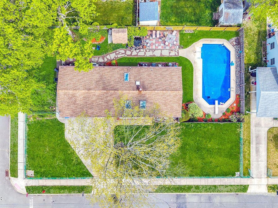 1st image of 517 Maple Street