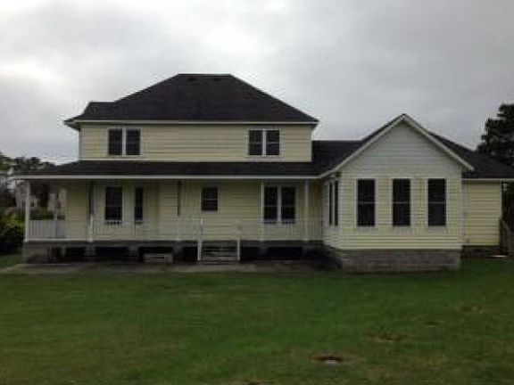 3rd image of 303 Joan Ct