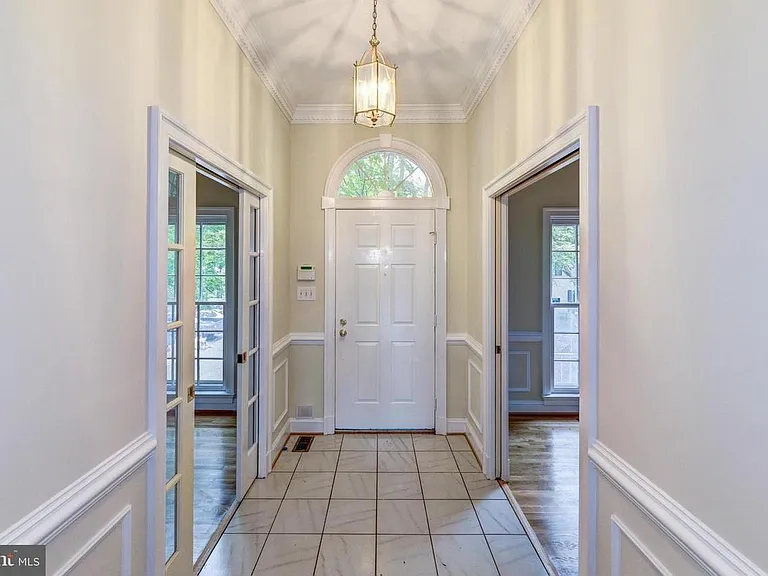 8904 Barrowgate Ct — Photo 3