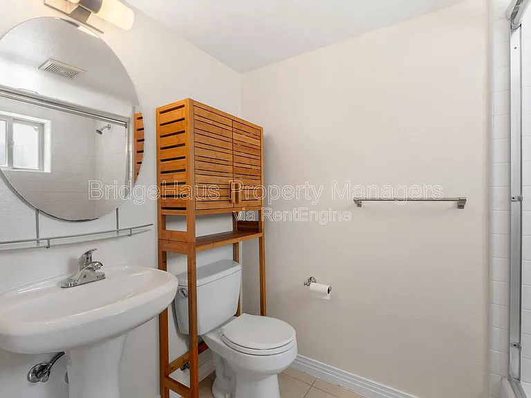 801 W Hawthorn St W #304 — Photo 23