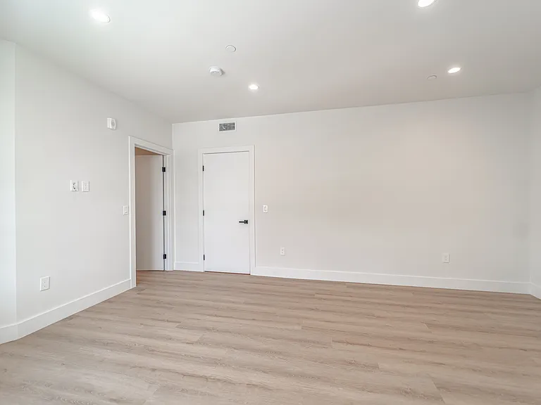 2828 London St #3070 — Photo 17