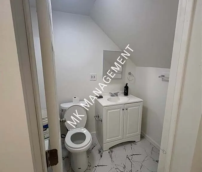 639 E Locust St #5 — Photo 17