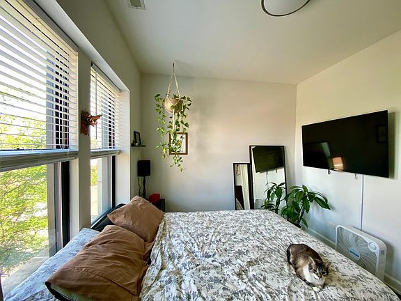 5th image of 5626 N Clark St APT 3N