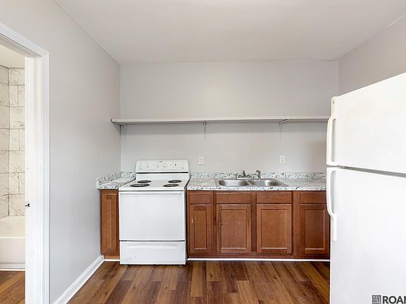3rd image of 2389 Tennessee St