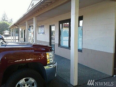 3rd image of 407 W Stanley St
