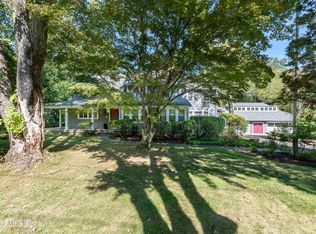 231 Roxbury Rd, Stamford, CT 06902
