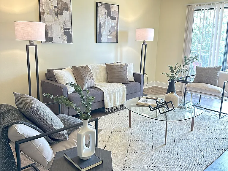 126 Mammoth Rd #27 — Photo 1