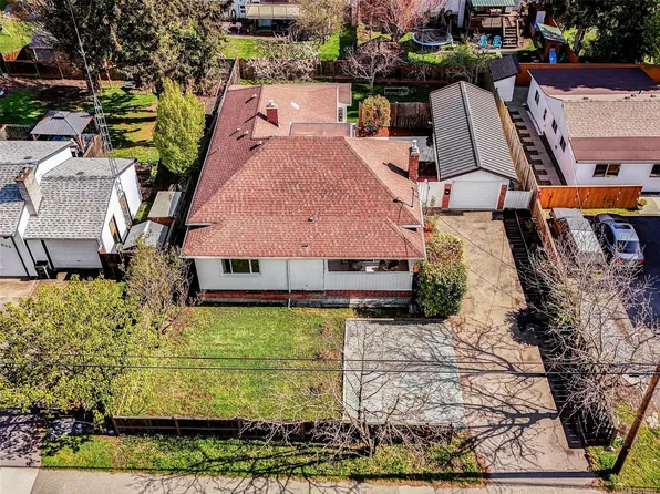 4031 Quadra St, Saanich, BC V8X 1K1