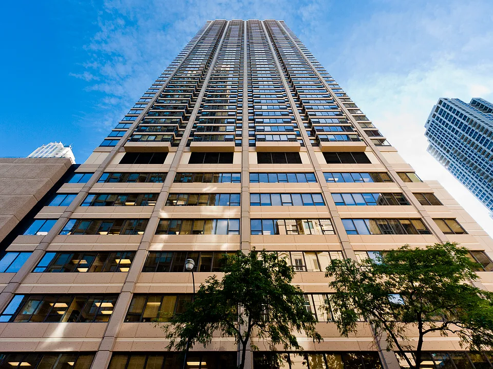 30 E Huron St #2402