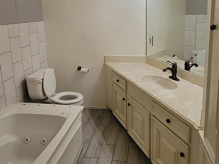 17308 Valley Ln — Photo 6
