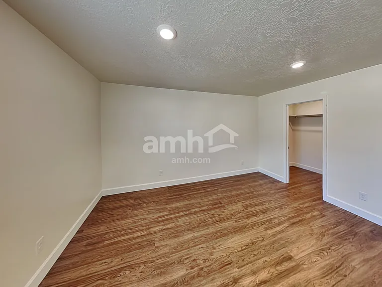 2054 E Silverado Ln — Photo 21