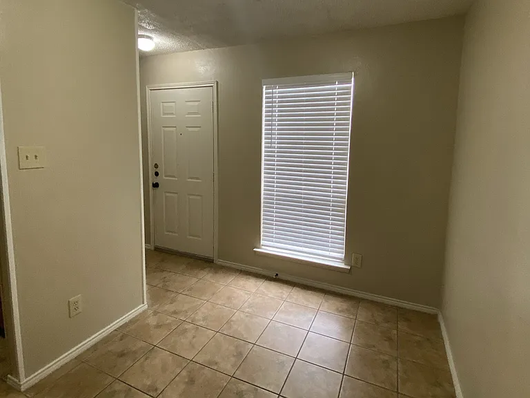5520 Lewis Ct E — Photo 7