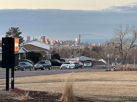 5th image of 1129 Douglas Dr