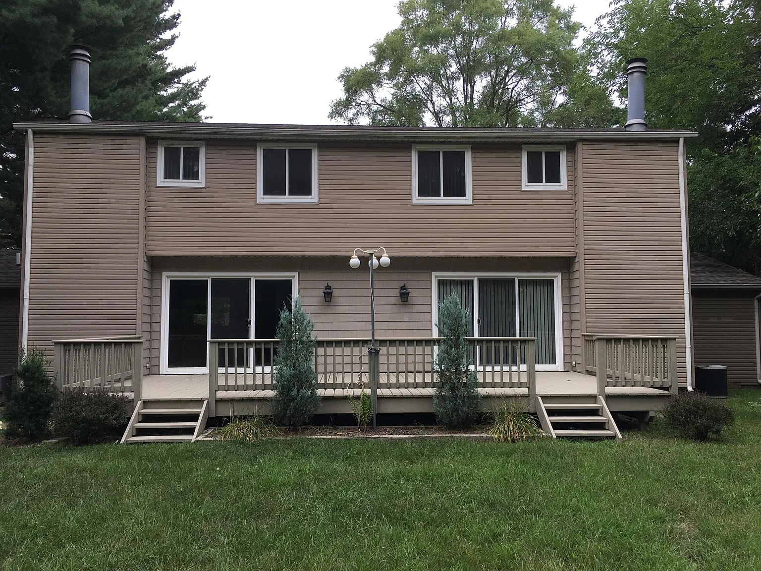 2 bed, 1.5 bath, 1200 sqft, $1,600 — Photo 1