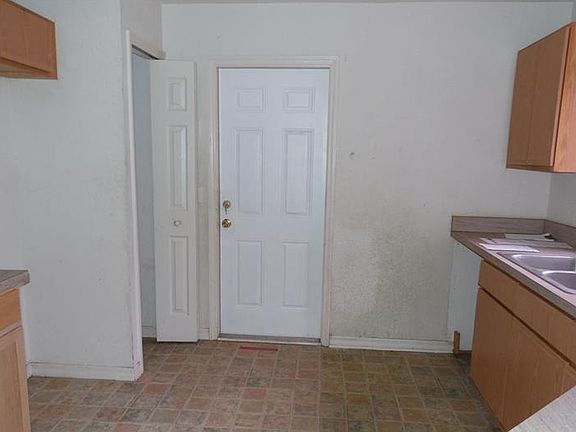 4th image of 1109 Avenue K